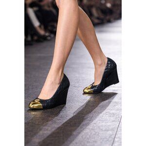 Tory Burch Quilted Leather Wedge Pumps Navy Blue Gold Cap Toe Logo Size 6M